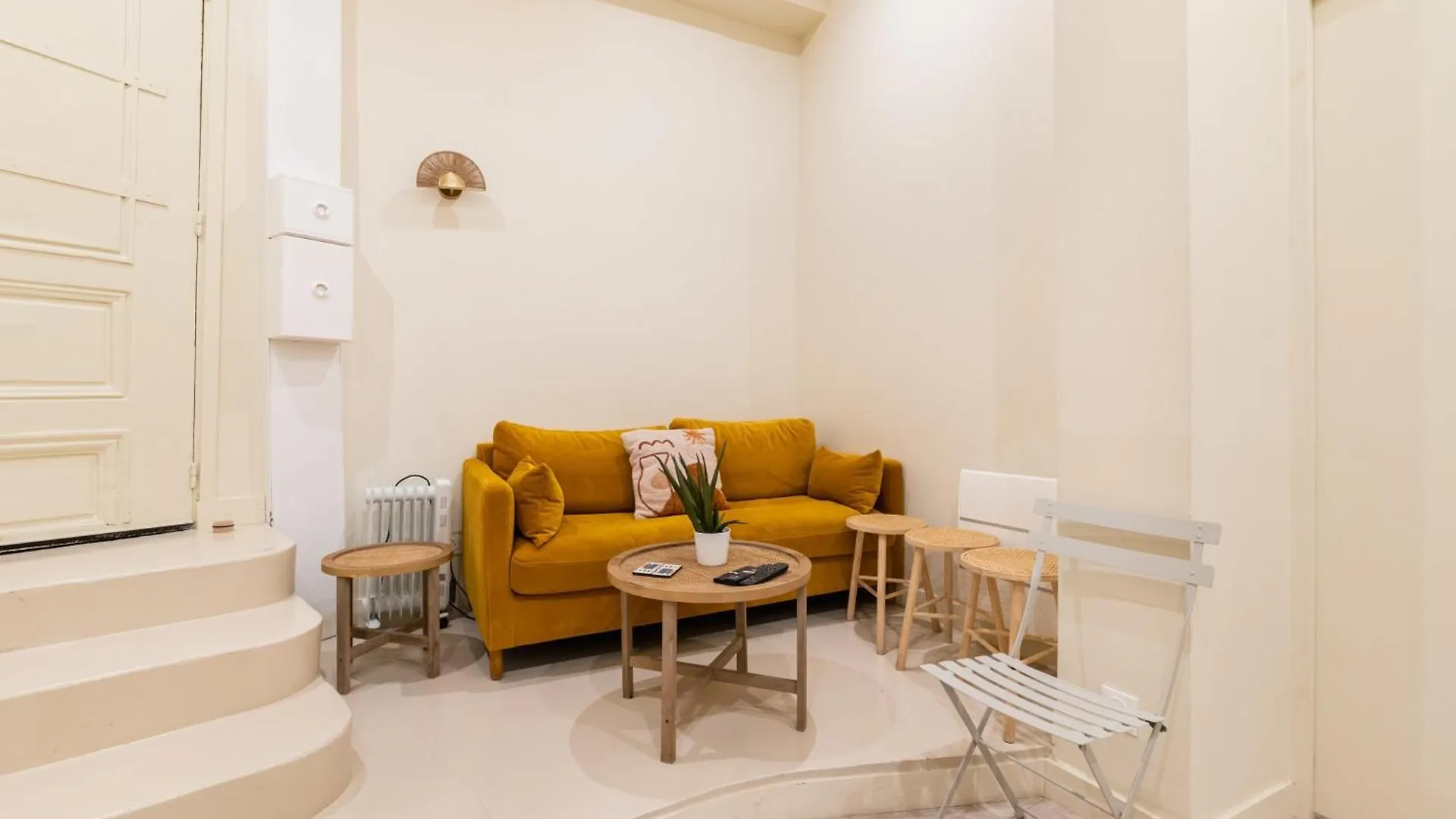 Apartment Charmant Appartement Moderne Haut Marais - 4P Paris France